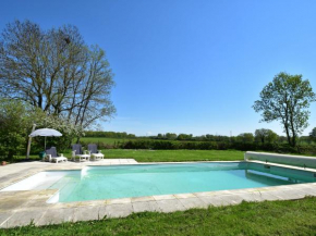 Authentic Holiday Home in Burgundy with Large Swimming Pool